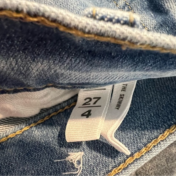 LOFT High Rise Skinny Distressed Jean. Light wash 4/27 - Picture 13 of 14